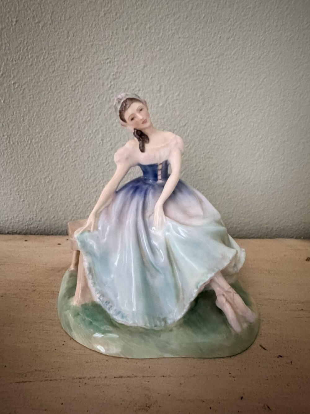 Royal Doulton GISELLE HN2139 Figurine Bone China Balleria Peggy Davies Signed